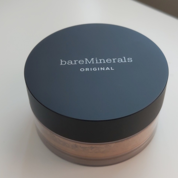 SOLD.bareMinerals Original Loose Powder Foundation - Picture 2 of 3